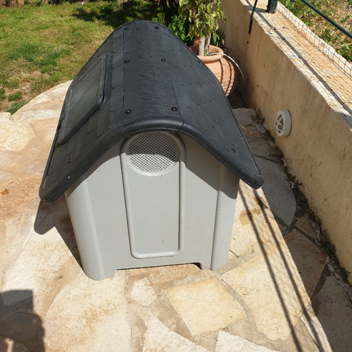 Dog house used medium size, polyester, gray with black roof