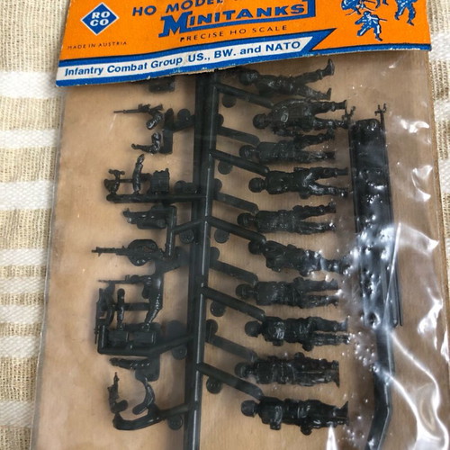 Rocco HO Model Miniatures Minitanks infantry combat group like new
