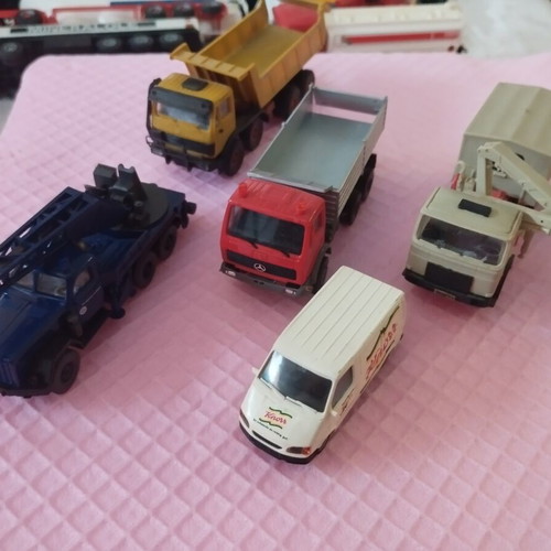 HO scale toy trucks and heavy vehicle, set of 7