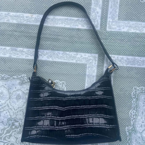 Casual Attitude shoulder bag like new, black with crocodile texture