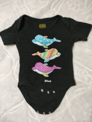 Baby bodysuit like new, 6 to 12 months