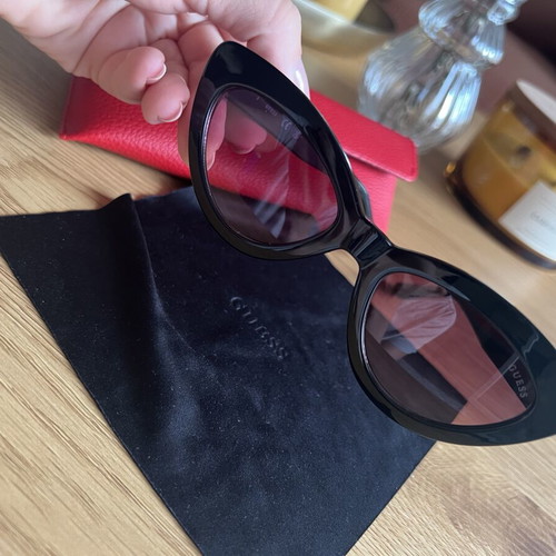 Guess cat eye sunglasses like new, black
