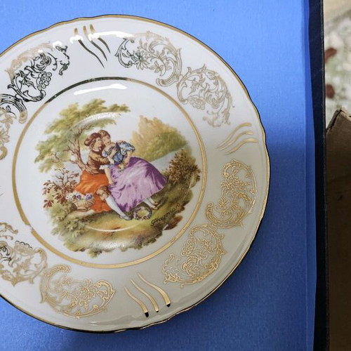 Porcelain plates like new, set of 6, painted with gold details