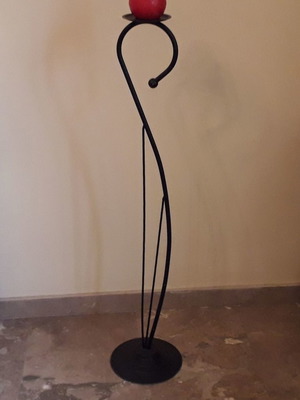 Βάση μεταλλική μαύρη με θέση για κερί καινούργια, ύψος 110εκ.