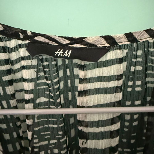 H&M long beach dress with black and white print like new