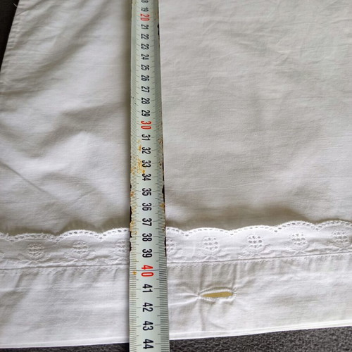 Set of 2 vintage white cotton pillowcases with lace like new