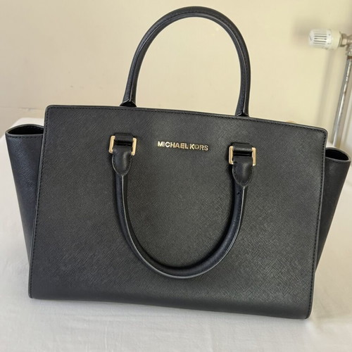 Michael Kors handbag like new, black with gold details
