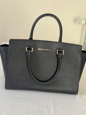 Michael Kors handbag like new, black with gold details