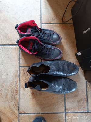 2 pairs of men's shoes used, All Star 42 and boots 44