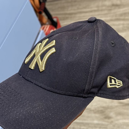 New Era hat like new, blue with gold