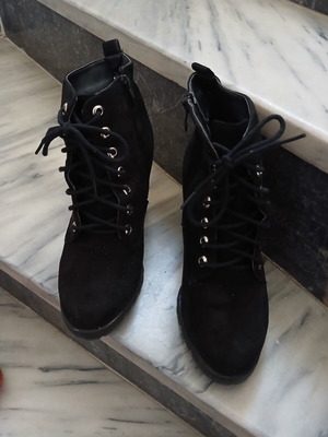 Black ankle boots with zipper and laces, size 40, 8 cm heel