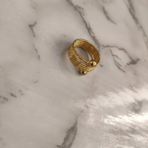 Gold spiral ring new in intense gold color