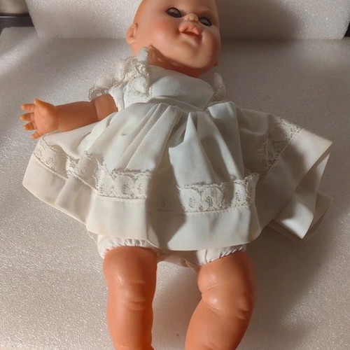 Vintage baby doll used, good condition