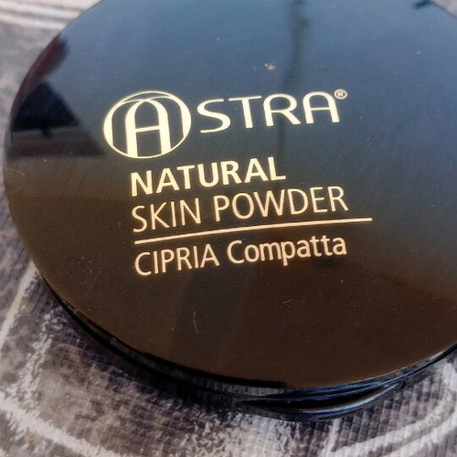 Astra skin powder like new