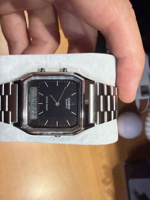 Casio vintage watch like new, black unisex