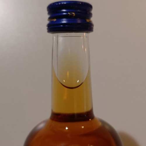 Διαφημιστικό μπουκάλι κονιάκ Courvoisier V.S. μεταχειρισμένο, γυάλινο, μίνι, γεμάτο και σφραγισμένο