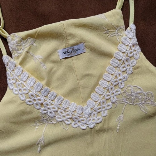 Deja vu sleeveless blouse new, white and yellow, size M