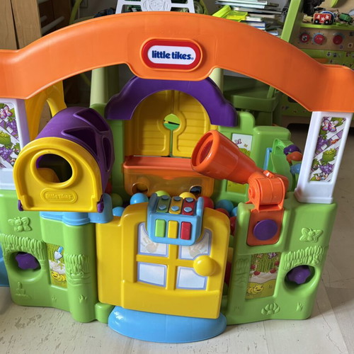 Little Tikes Activity Playhouse like new, from 6 months