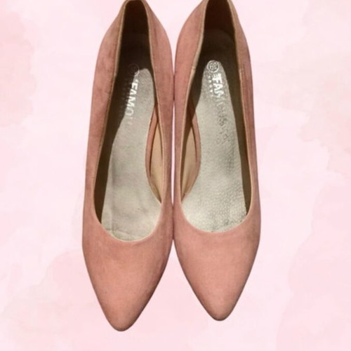 Famous Shoes pink suede heels like new, size 39