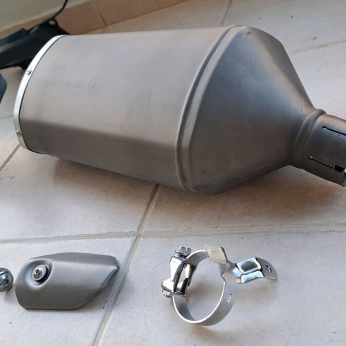 Suzuki GSX-R1000 OEM Exhaust (2017–2020) Unused with Extras