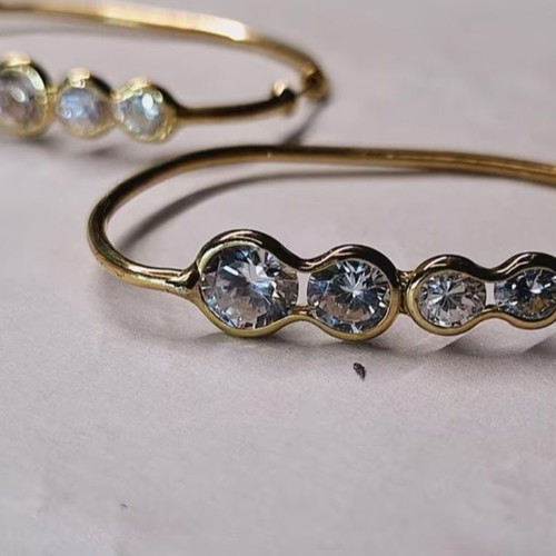 Oval gold 585 earrings with four dazzling zircons new
