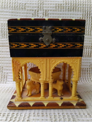 Vintage Alhambra jewelry box like new, handmade from Spain