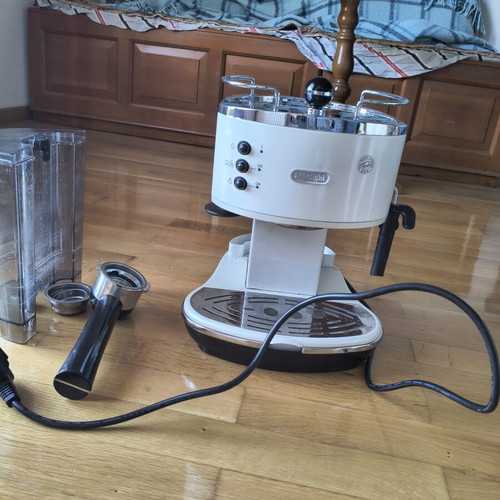De'Longhi Icona ECO 311 Espresso Machine like new, white