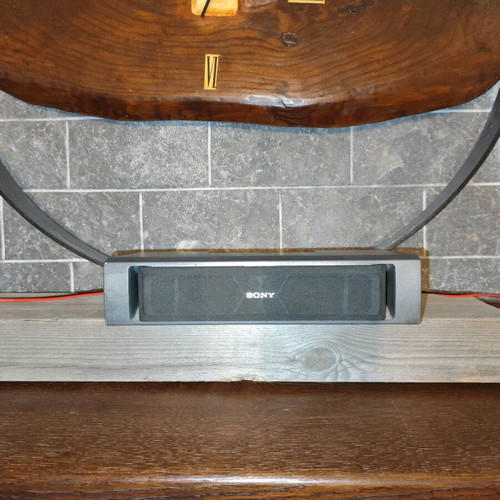 Sony 2.1 soundbar audio system used, pack with 2 speakers and subwoofer