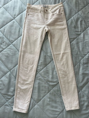 White Zara jeans like new, size 36