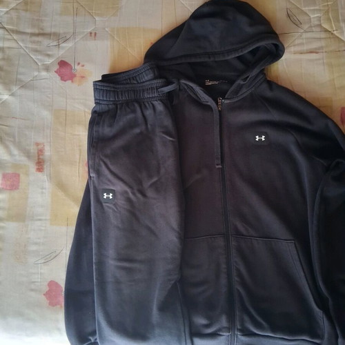 Under Armour set like new, size L, black and white