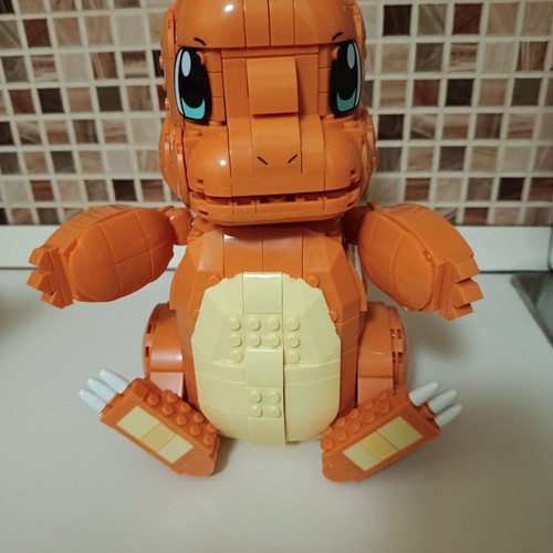 Mega Pokemon Jumbo Charmander figure with 750 compatible bricks