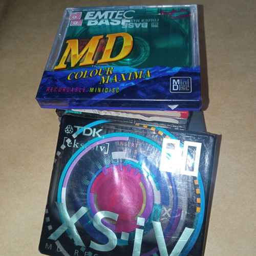 Mini Discs pack of 10, 2 new, 2 with cases, 6 without cases