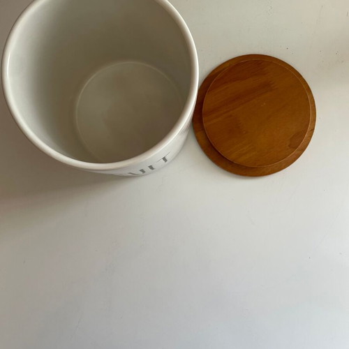 Large white biscuit jar like new, 14cm diameter, 16cm height