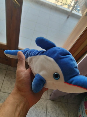 Plush dolphin like new