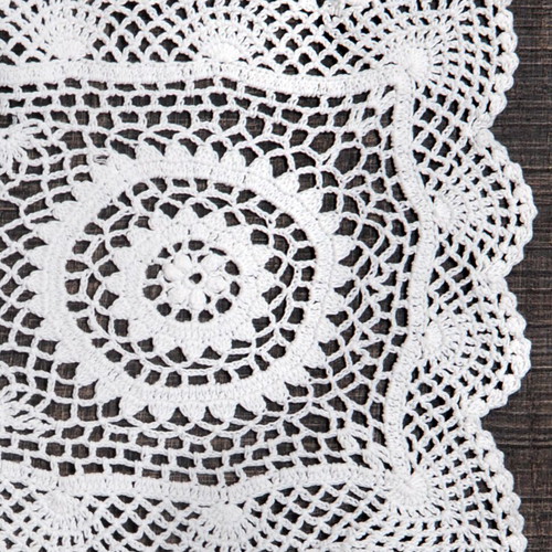 Crochet doilies set of 3 white like new