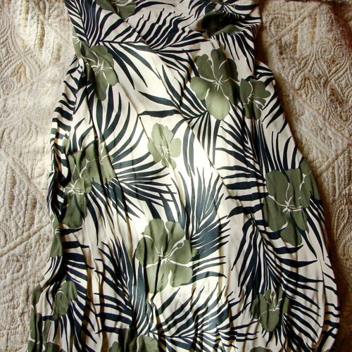 Petite Collection summer dress with open back, size 36