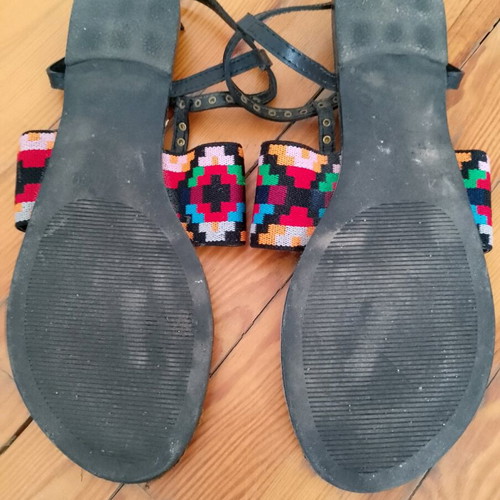Boho sandals with ankle strap, size 40, like new, multicolor