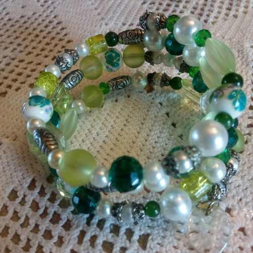 Handmade green beaded multi-strand bracelet new