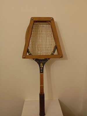 Ξύλινη ρακέτα τένις J.C. Molinari Autograph μεταχειρισμένη, δεκαετίας ’60 με ξύλινο σφιγκτήρα