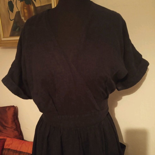 Black linen dress used with pockets and waist belt size S
