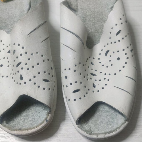 Summer white slippers with soft leather and terry insole like new