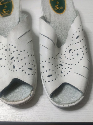 Summer white slippers with soft leather and terry insole like new