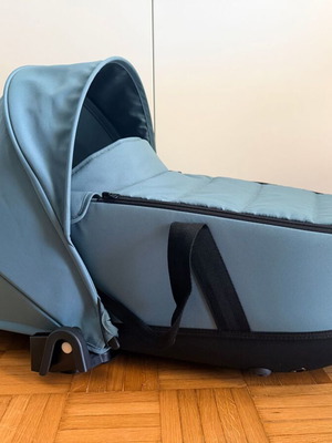 Stokke YoYo Carrycot like new with adapters and rain cover