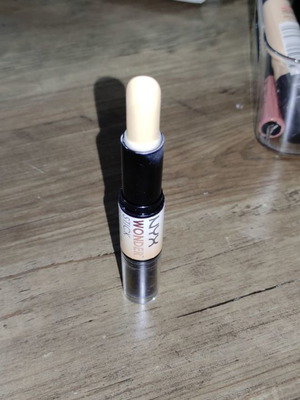 NYX Wonder Stick μεταχειρισμένο, highlight και contour stick