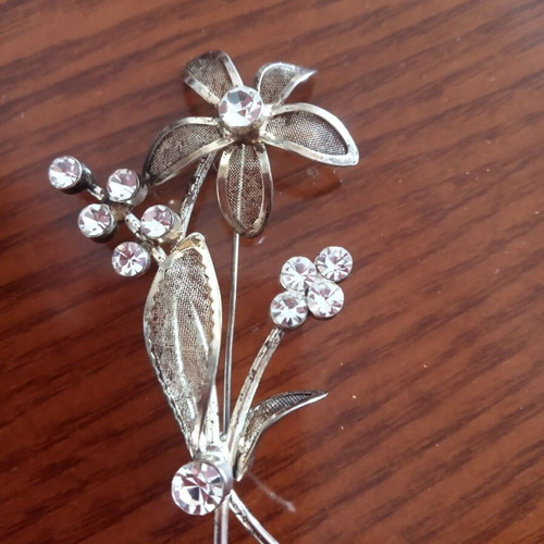 Pin used, approximately 7 cm long