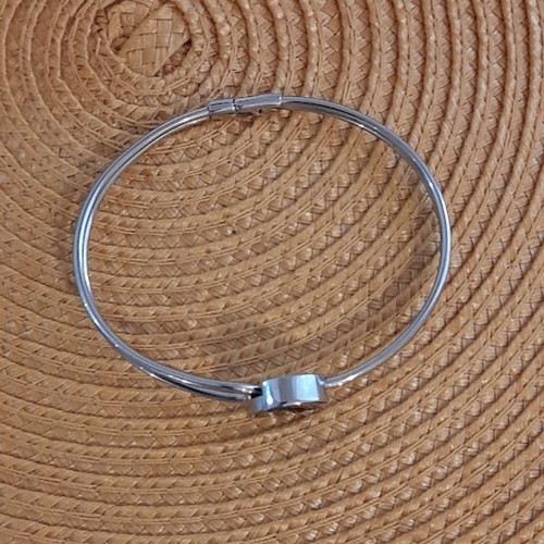 Skagen stainless steel bracelet like new, black and silver