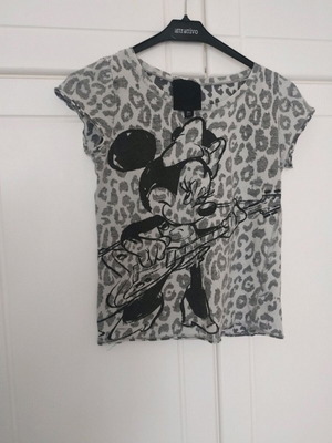 Disney Minnie Mouse women's short-sleeve t-shirt gray with leopard print like new