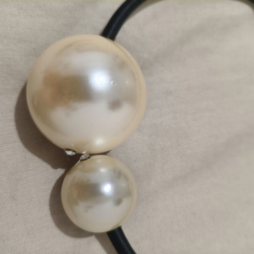 Choker necklace with two asymmetrical pearls used, black elastic band