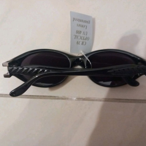 Sunglasses new black with unique arm design