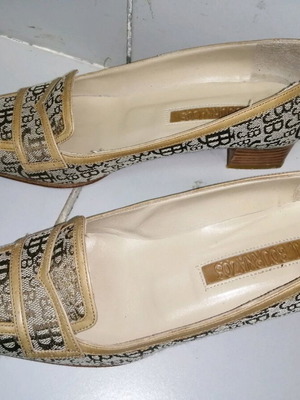 J BOURNAZOS women's pumps No37 Elvetia-5 series beige like new